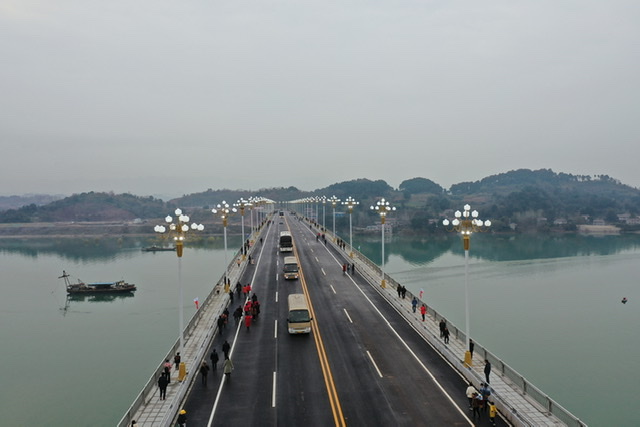 沅陵沅水二桥三桥两路全线通车