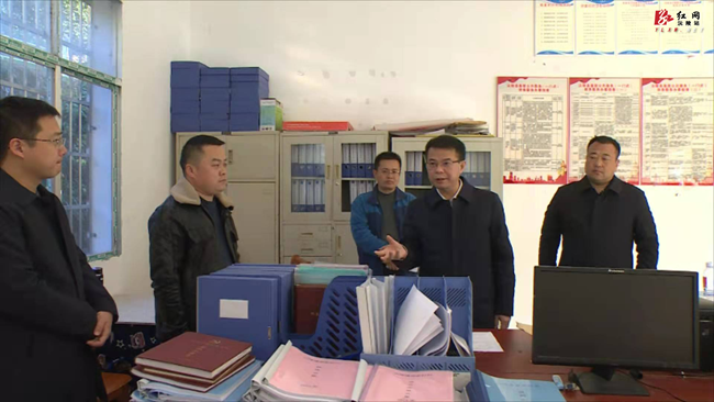 易中华到郑家村村督导巩固脱贫成果工作 - 沅陵县人民政府