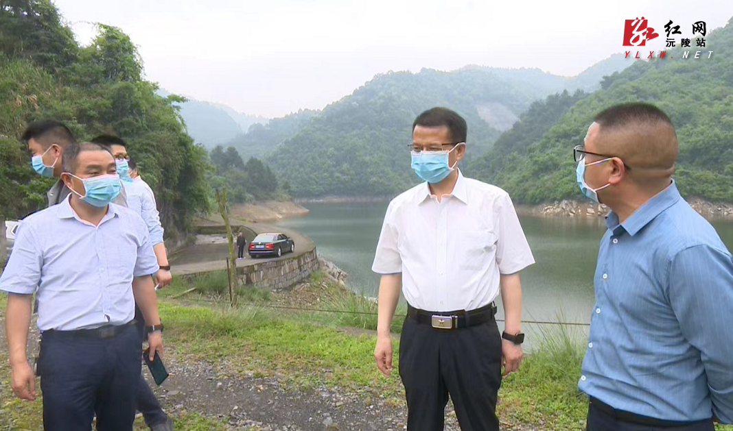 易中华督导房屋建筑安全隐患大排查大整治工作和水库防汛备汛工作